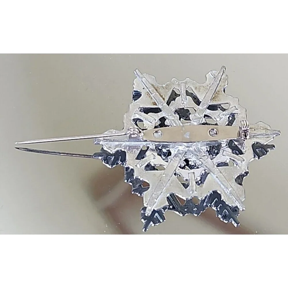 Vintage Unsigned Intricate Silver Tone Snowflake Metal Brooch/Pin, Retro Jewelry